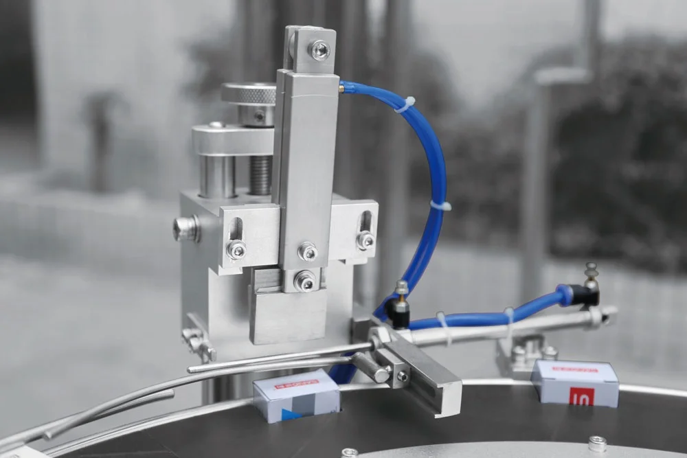 Good Quality Cheap Price Blister Sachet Soft Tube Bottle Vertical Semi Automatic Cartoning Machine