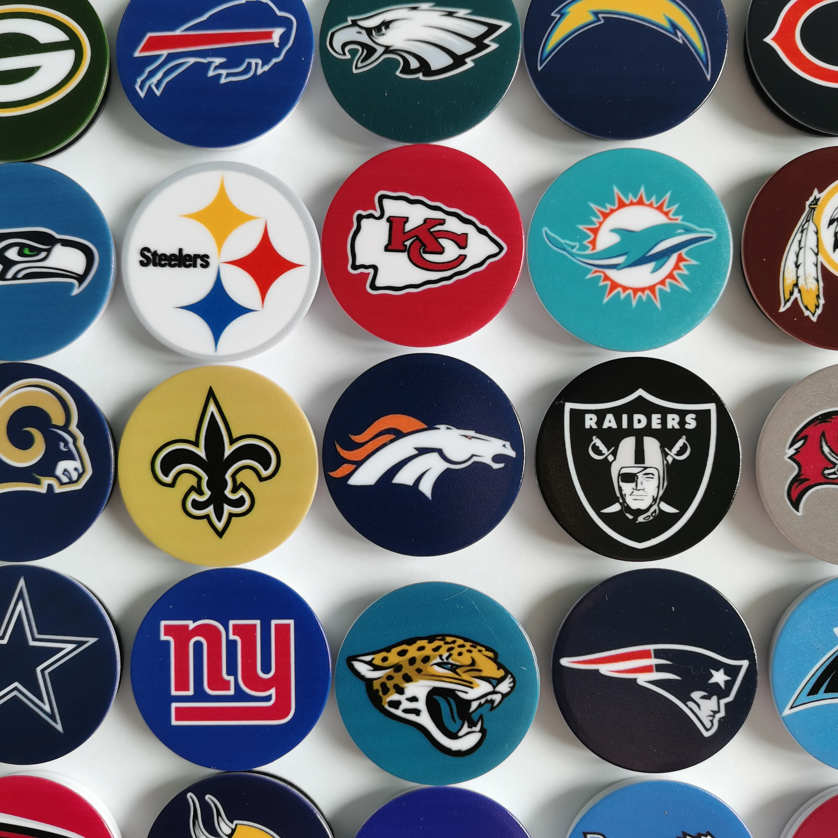 High Quality NFL Teams Phone Grip Socket, Tiktok Hot Cell Phone Open Up Socket