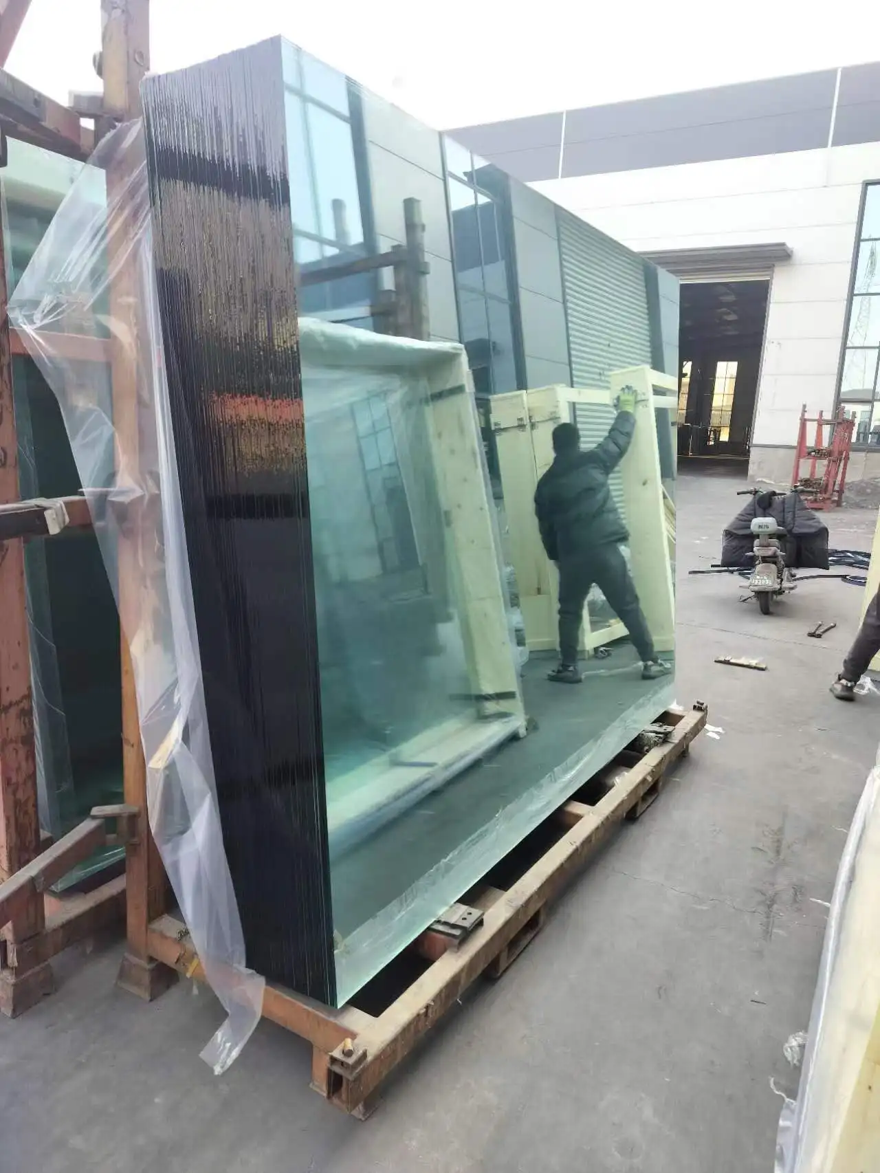 Levitating magnetic floating glasses in building glassTempered glass reflective black float  glass reflective