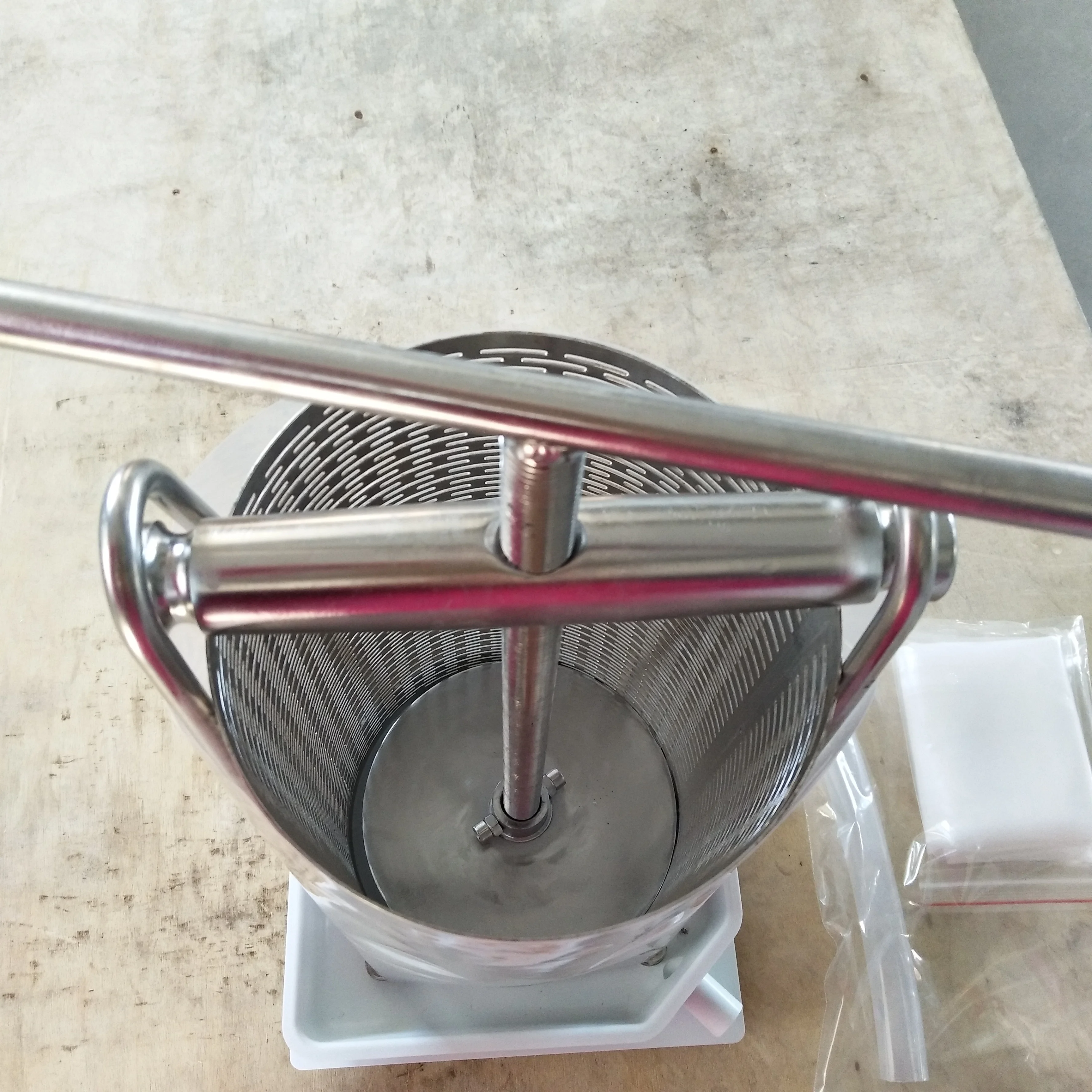 Domestic Tabletop Fruit Press Juicer Extractor Machine cheese press