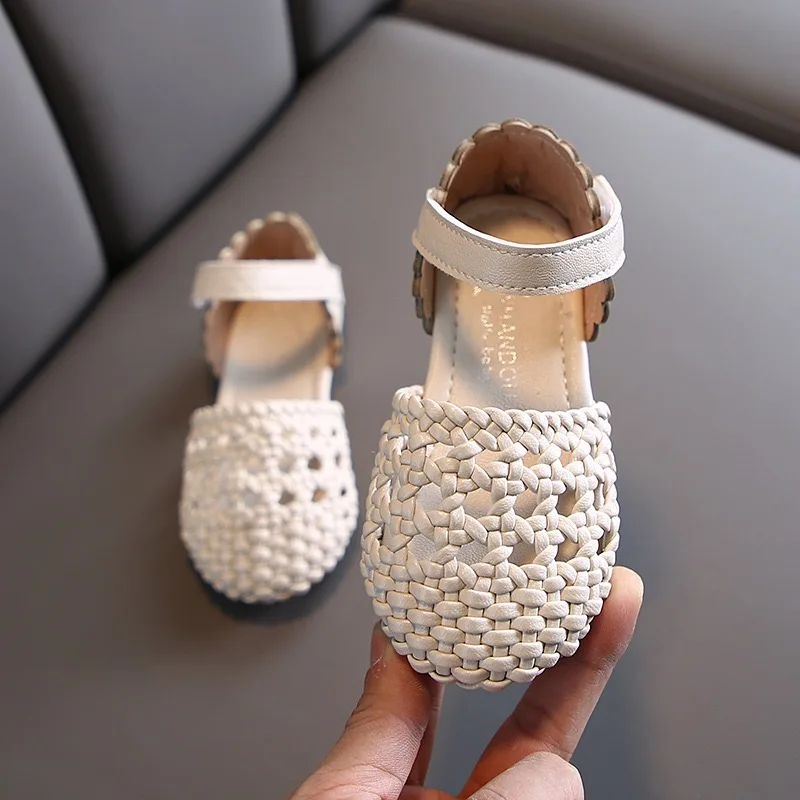 2022 Sandals Shoe Beach New Summer Girls Kids Wrap Heel Children Rubber Plastic Flat Feature