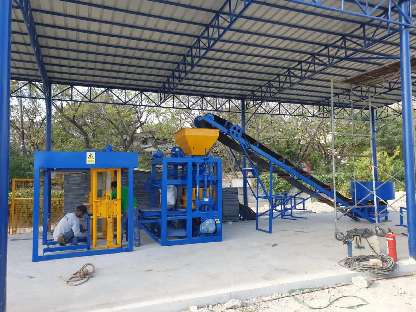 Block Making Machine Semi Automatic Hollow Concrete Cement Brick Make Lowest Price QT4-24 Full Production Line in Kenya