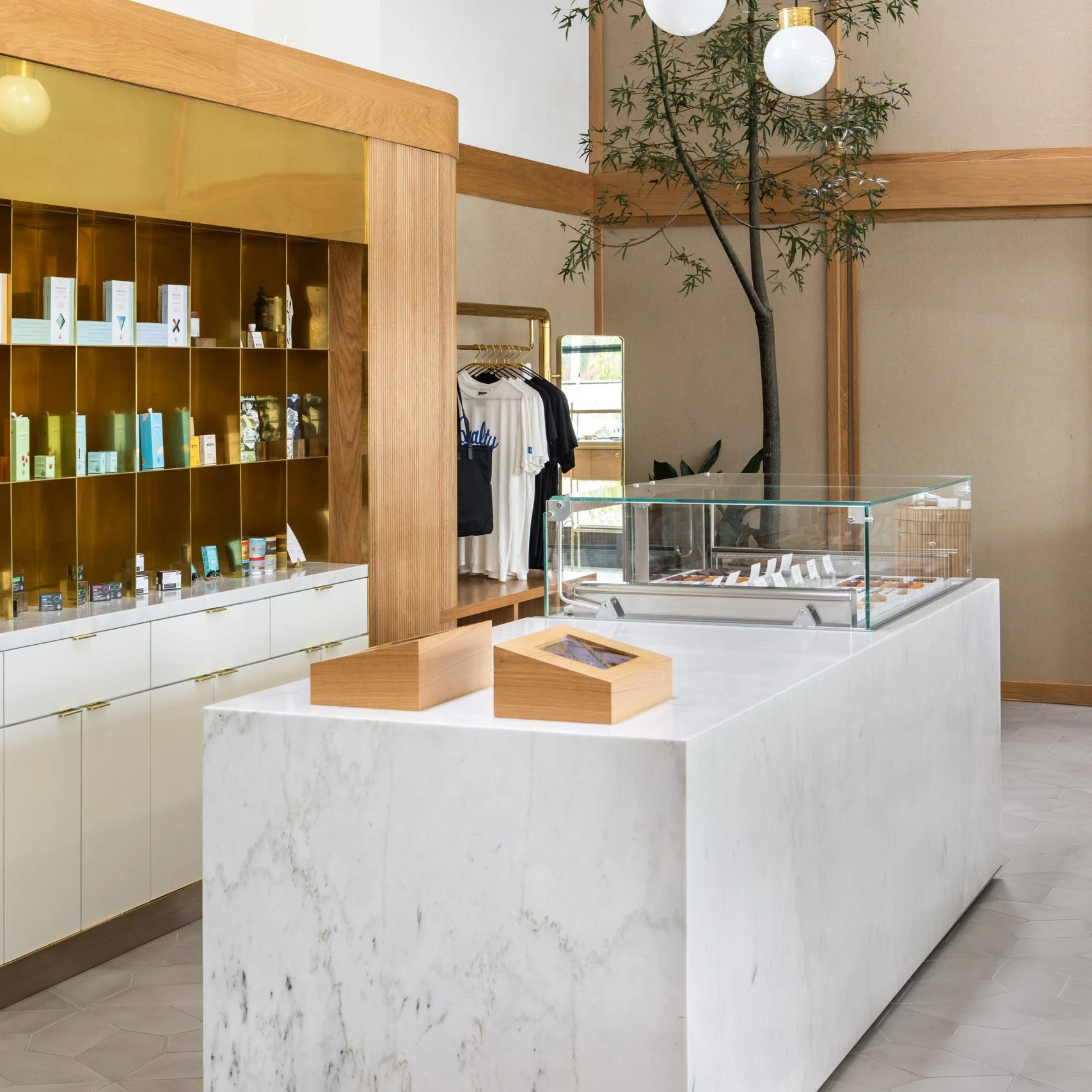 Vintage high class customized wooden perfume makeups display stand showcase