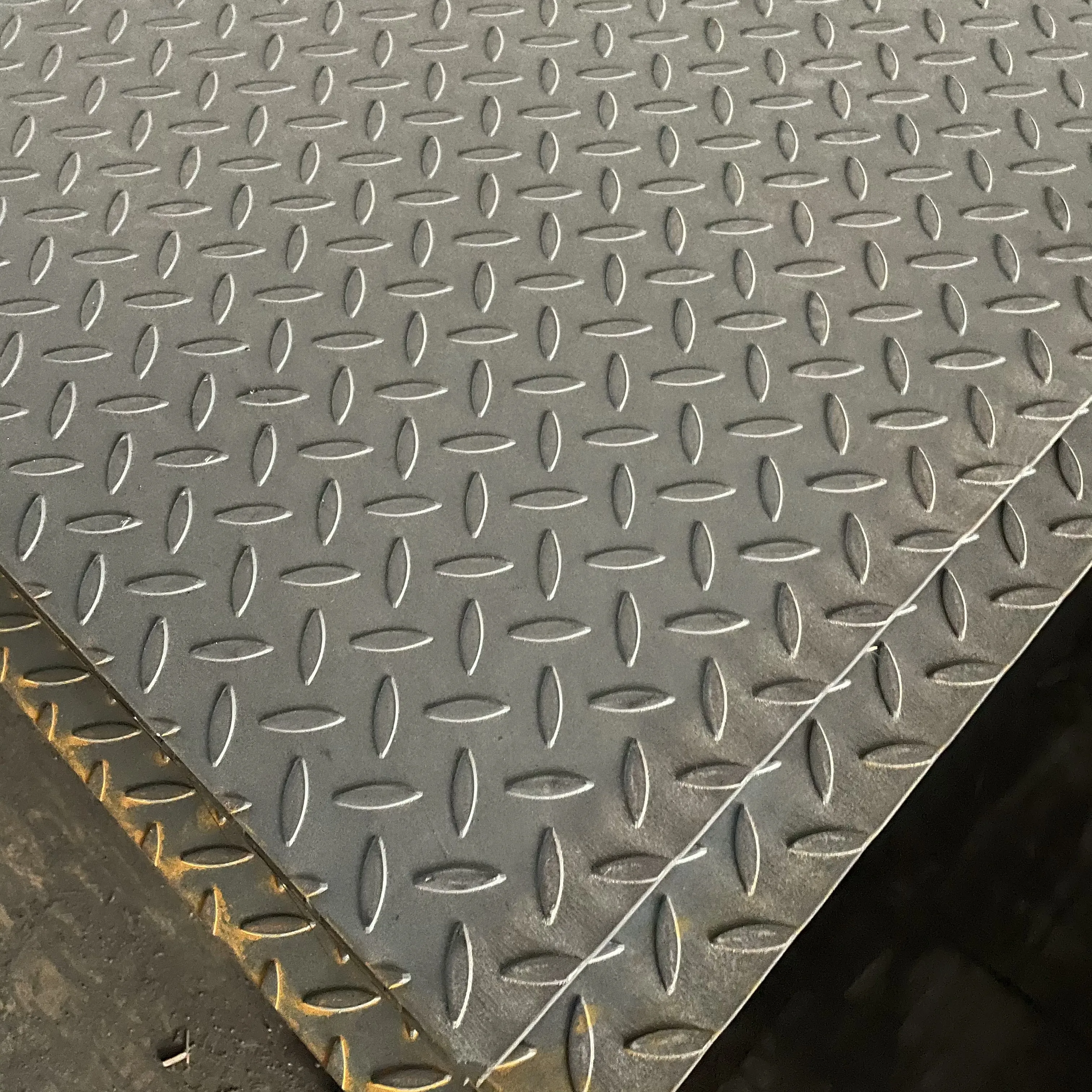 ASTM A36 A285 A515 A576 Q235 Low Price Mild Carbon Steel Checkered Iron Steel Sheet Plates Manufacturer