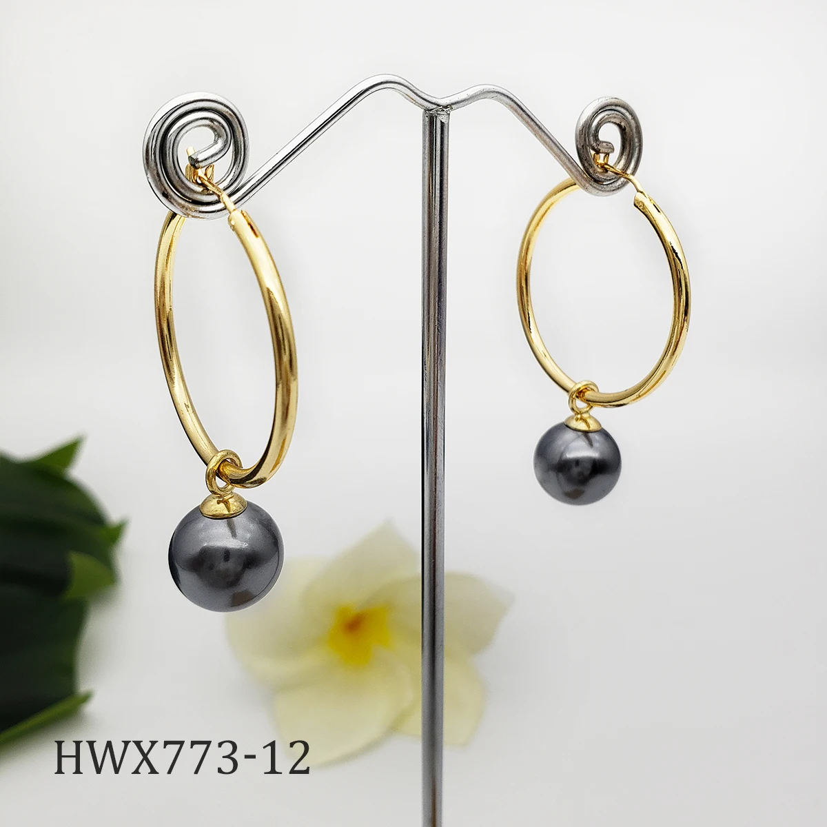 Fashion Simple Black Pearl Hoop Earrings in 14K Gold Plated Minimalist Huggie Dangler Aretes for Women