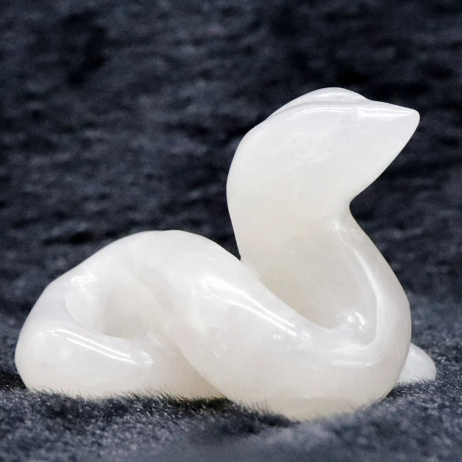 Wholesale natural rose quartz crystal carvings rose quartz crystal snake for home decoration