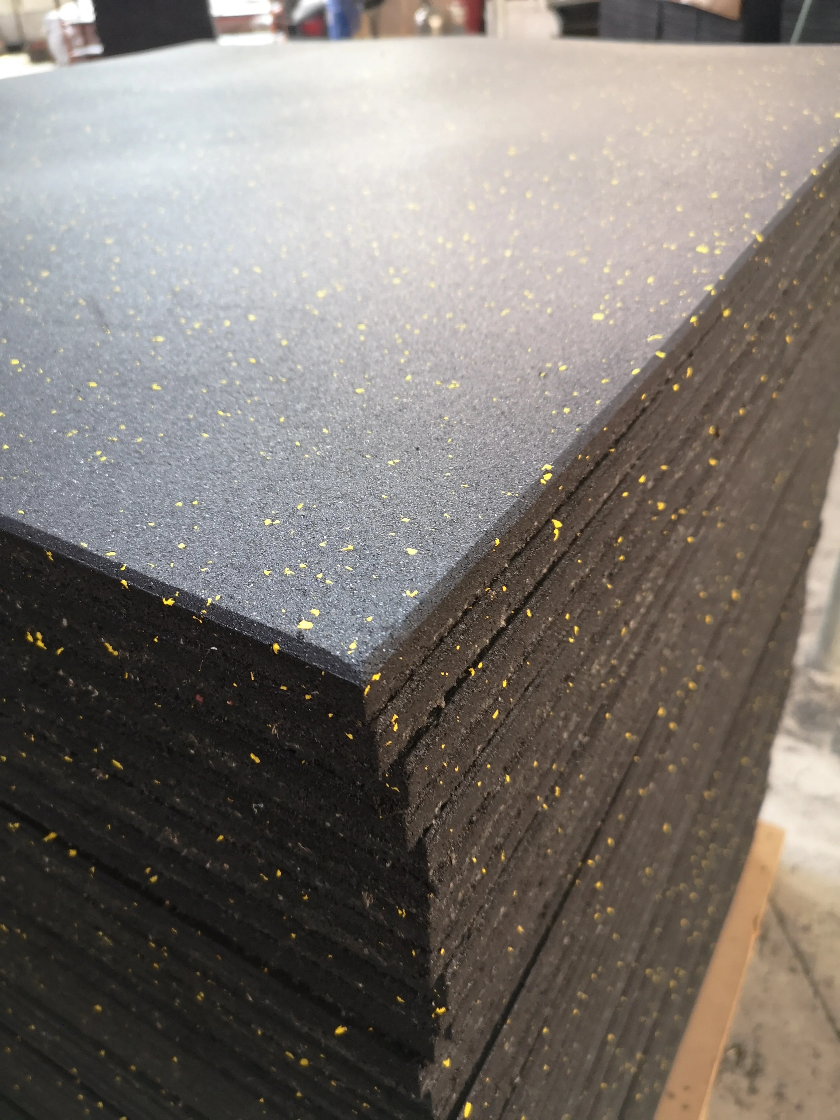 Factory direct cheap price gym floor environmental rubber gym flooring indoor use gym mat
