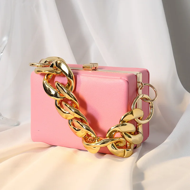 2021 new Women evening gold chain soft make up purses evening clutch purse phone hand bags