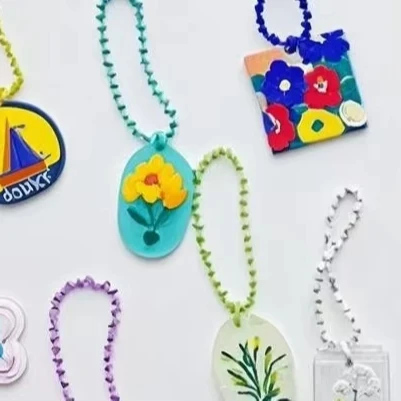 Создать уникальные аниме акриловые брелки с эпоксидным блеском идеально подходит для персонализированных идей подарка