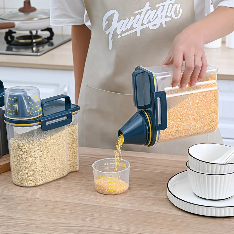 Wholesale high quality rice storage box airtight food storage containers with measuring cup