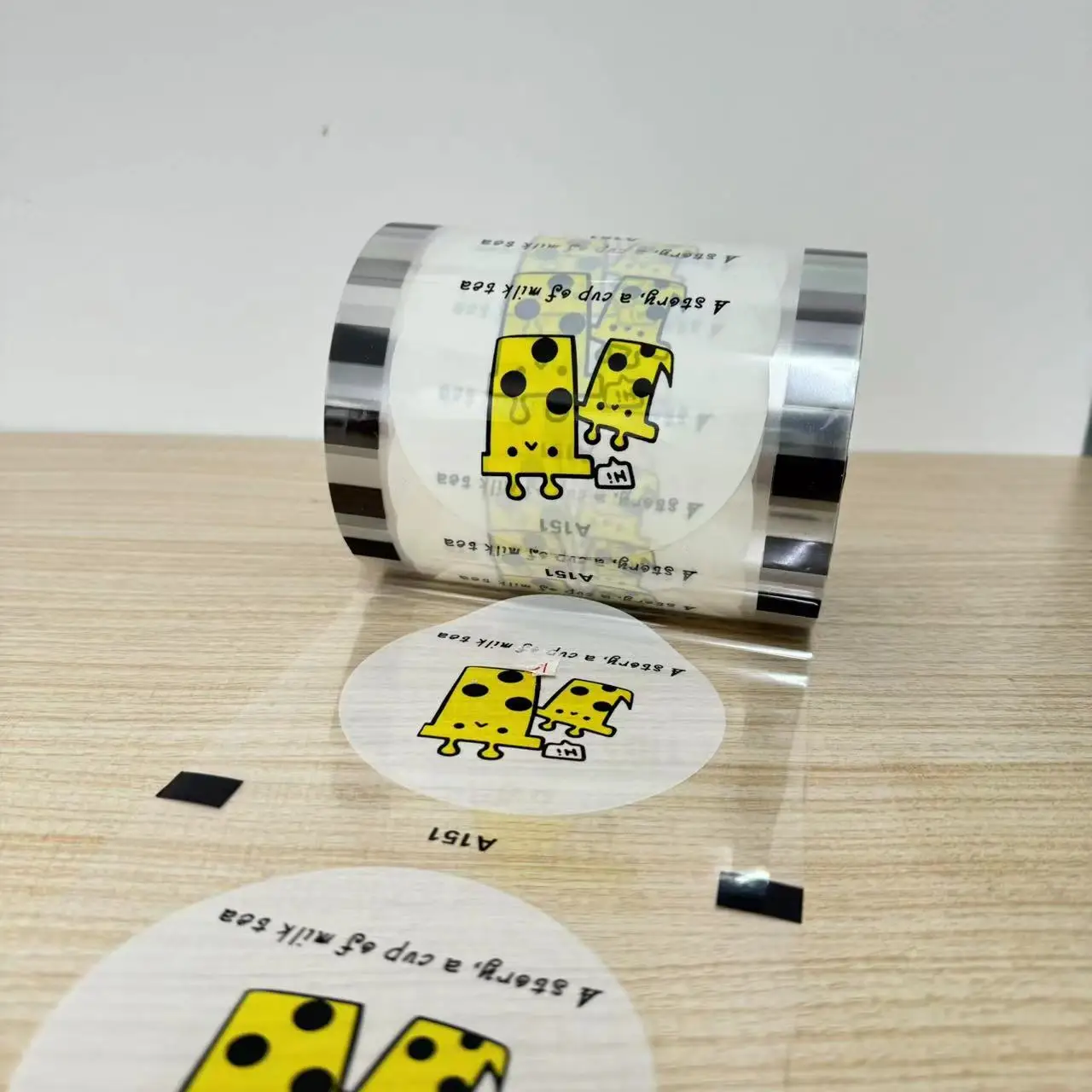Hot sale new Food Grade Laminating Juice Cup Bubble tea cup sealing Film Roll Plastic Film Cup Cover Roll for BoBa milk