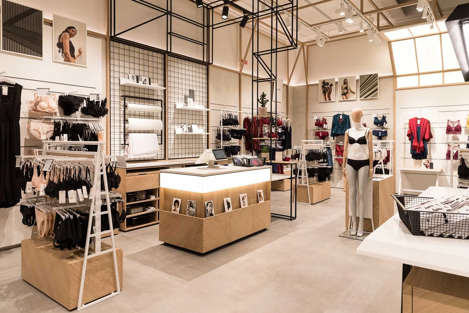 Woman Underwear Dressing Store Display Stand For Clothes Shop