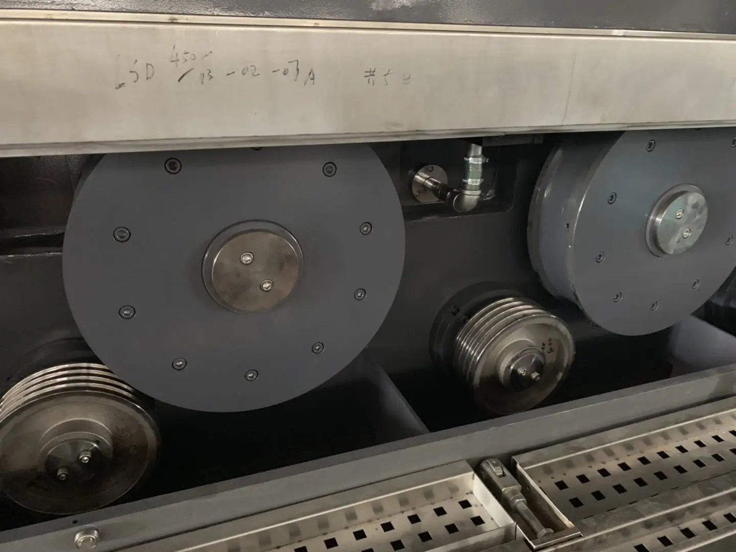 Электрическая машина для производства алюминиевых или медных проводов и кабельных стержней