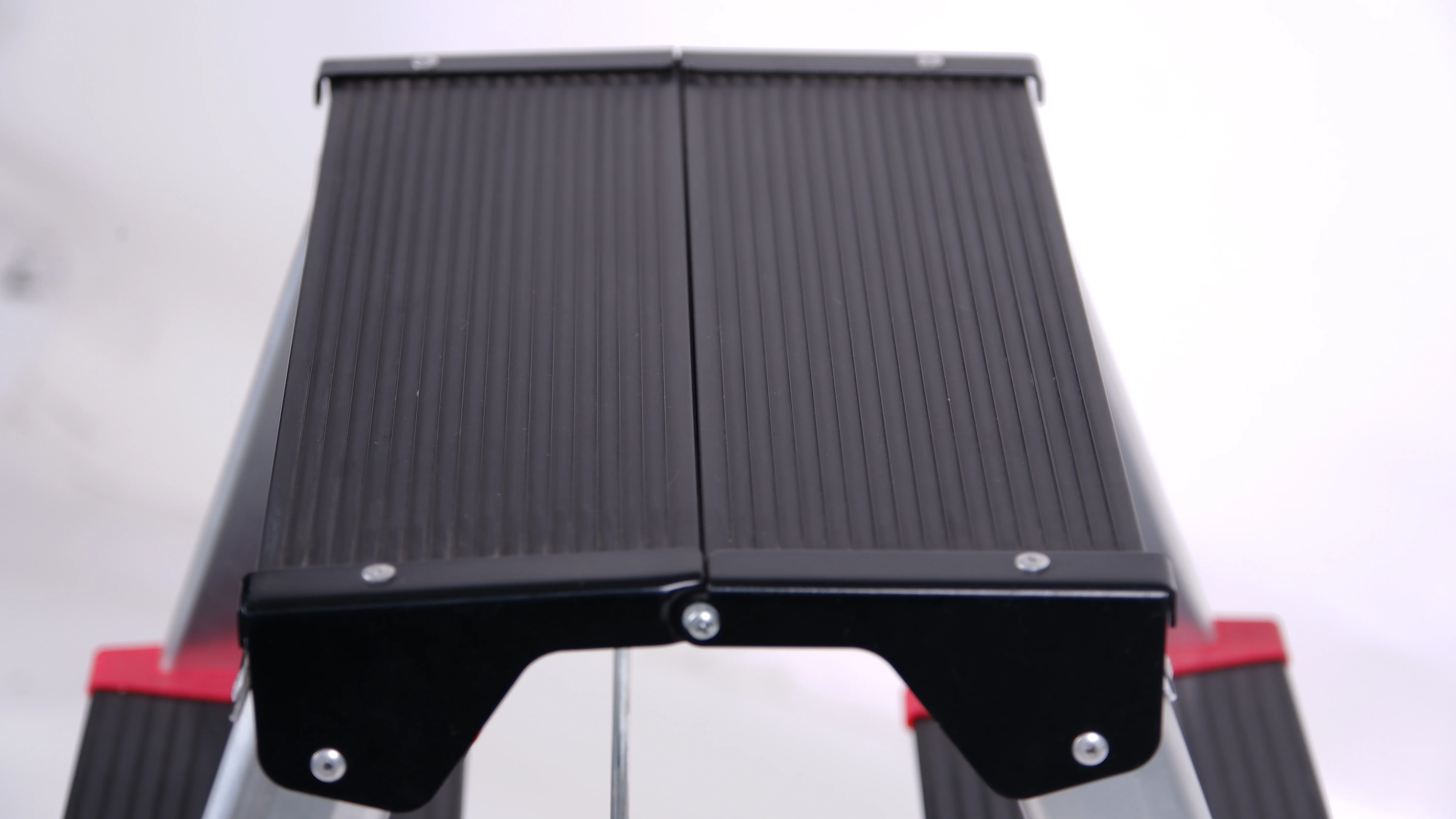 EN131 Industrial Design Style Lightweight High Safety 3-Step Folding Aluminum Ladder Stool Portable Household Tool TUV