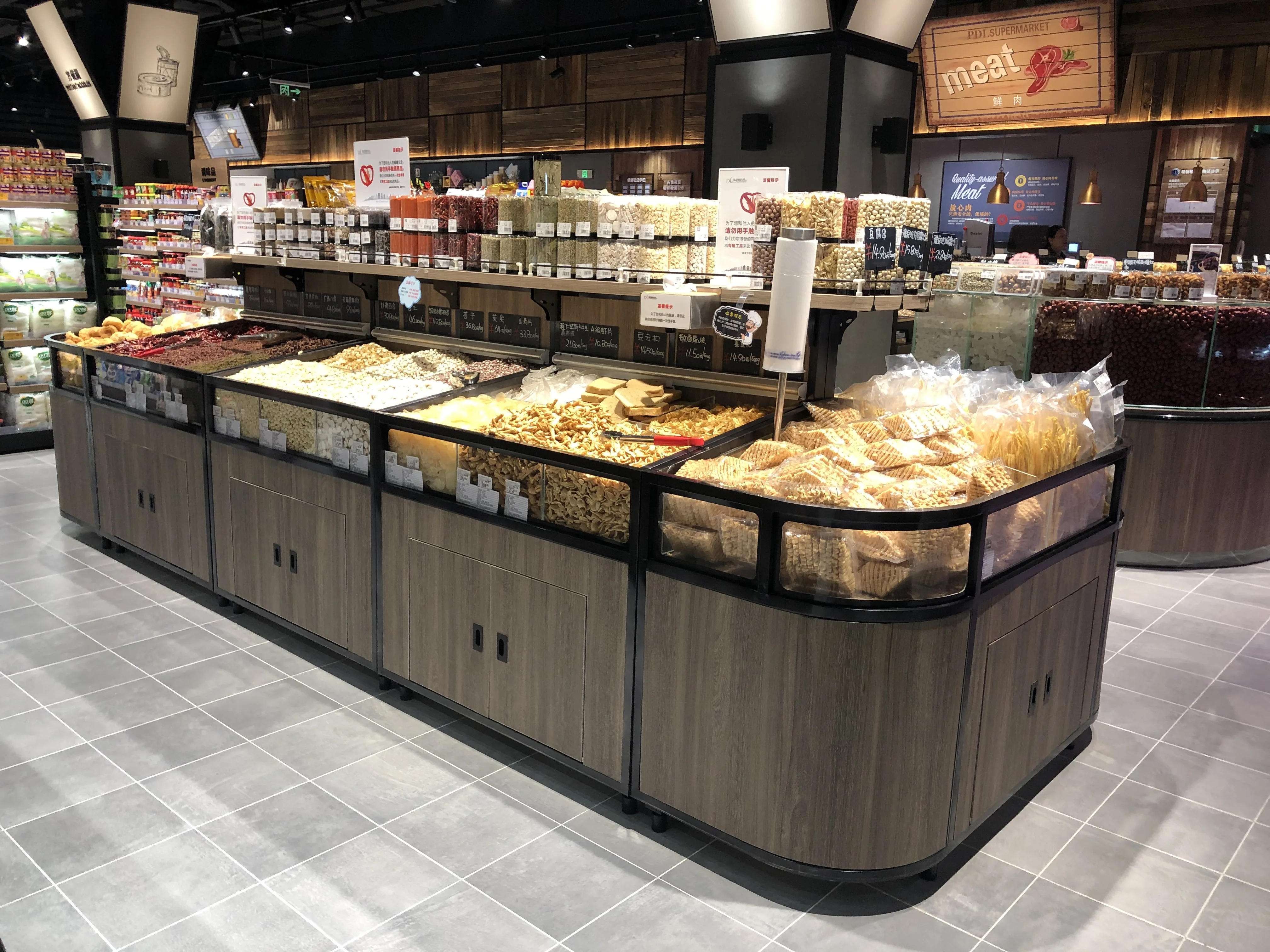 Supermarket Snacks Food Display Racks Rice Display Shelves Customized Wooden Candy  fruit display shelf