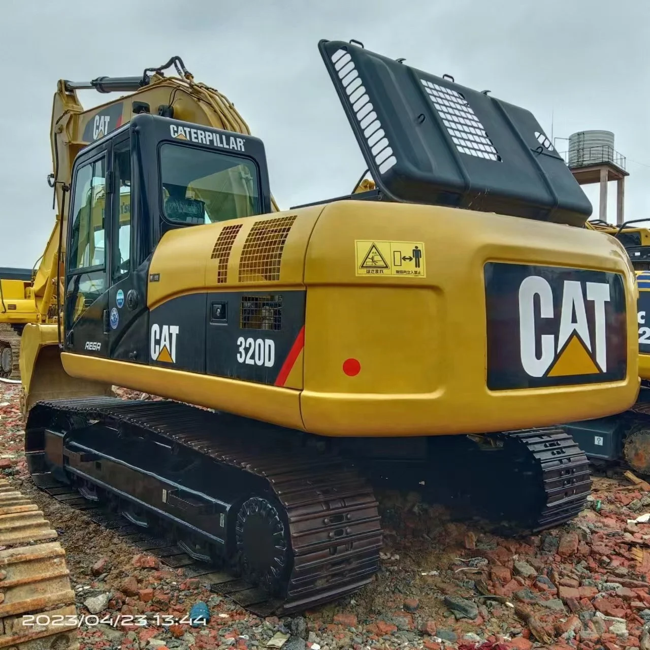 Hot sell High-quality Carter 320D used crawler excavator for sale. High-quality second-hand excavator used mini excavator