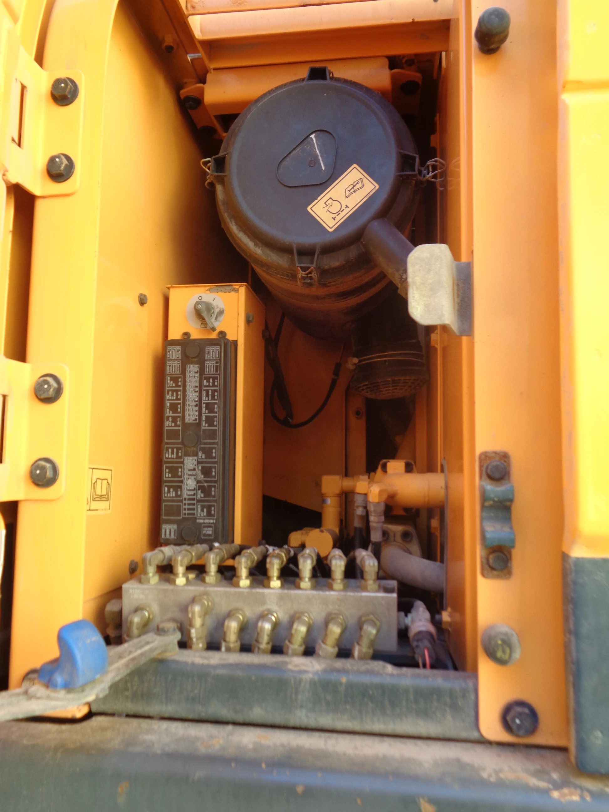 Hyundai 210w-9 mini small backhoe equipment Japanese used digger excavator machine with cheap price and spare parts for sale