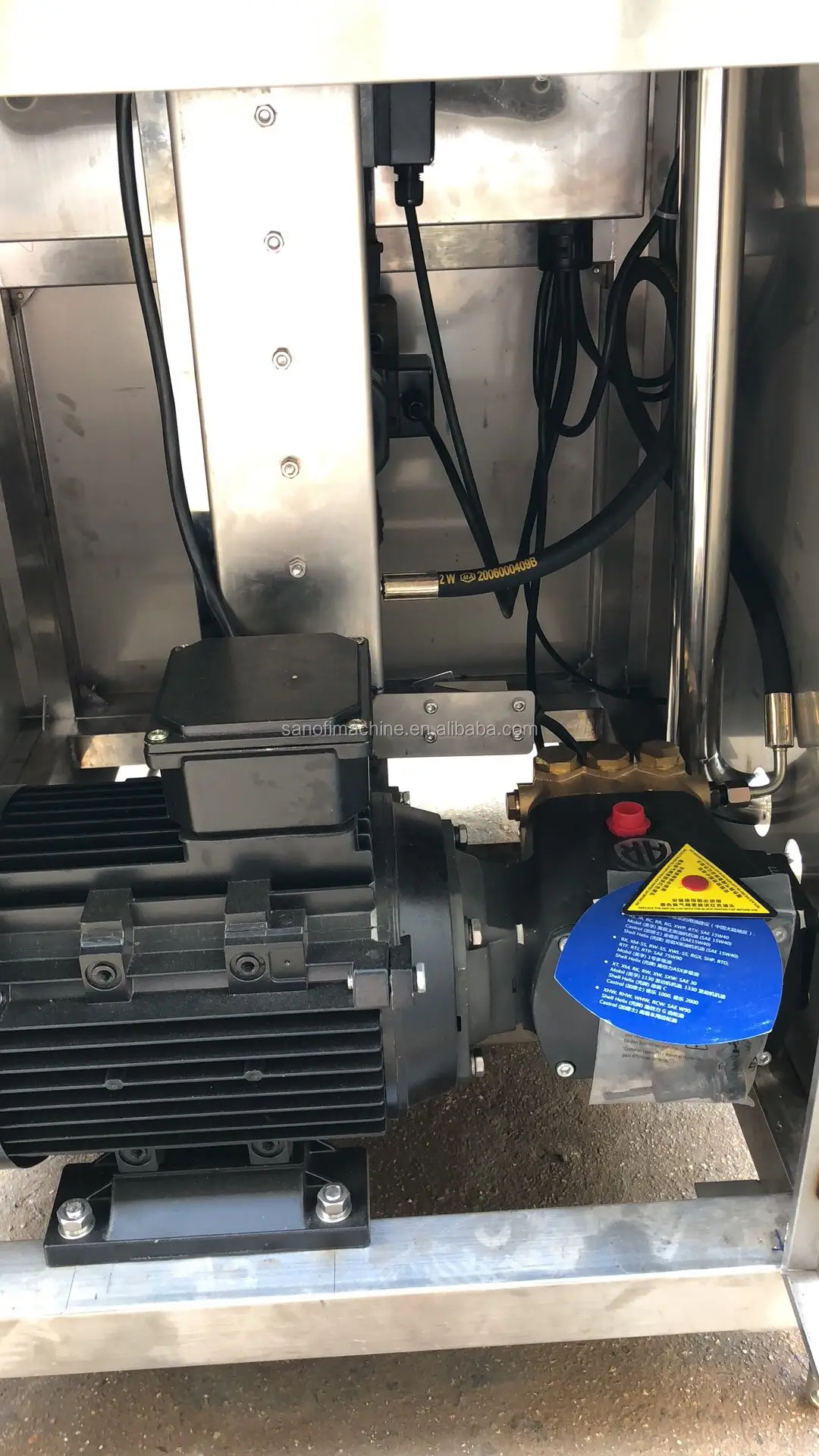 
NEW MACHINE FOR WASHING 5 GALLON BOTTLES WITH HIGH PRESSURE 