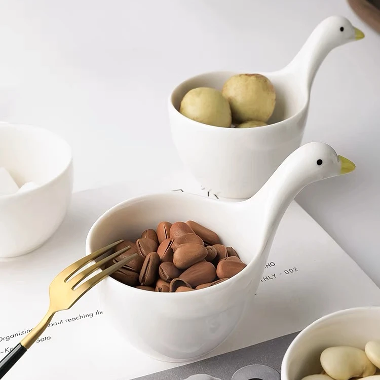 China cheap wholesale White Serving Bowl Set Duck Shape Sauce Bowl with wooden cutting boards