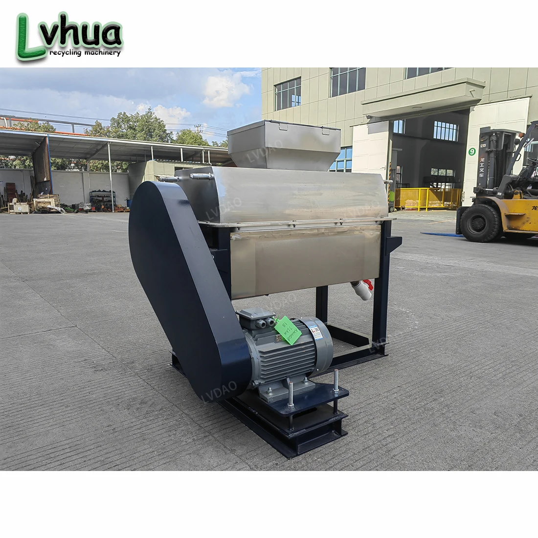 Lvhua Plastic Washing Recycling Machine For Plastic Waste PET Bottle PP PE Crushed Flakes Recycling Machine Price
