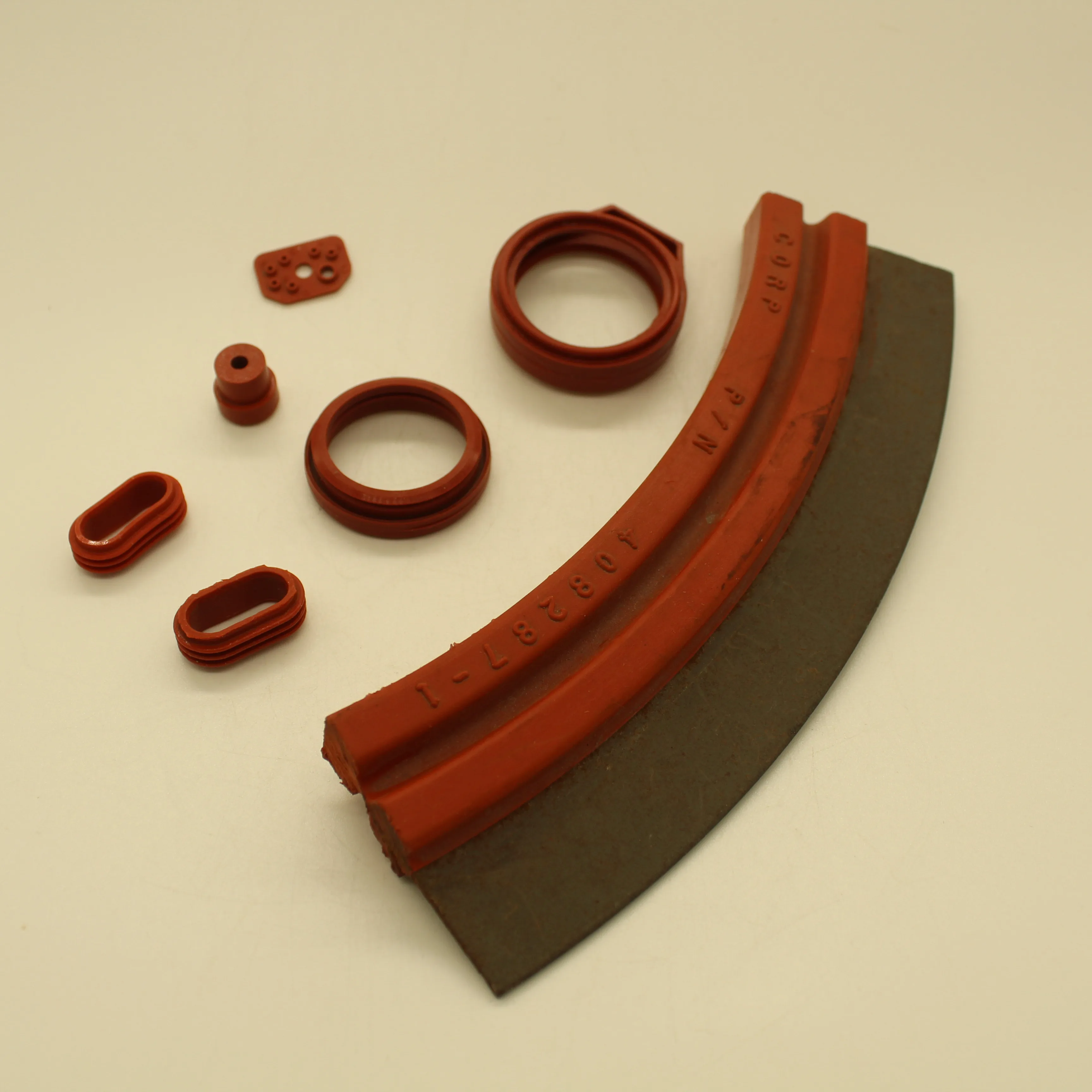 OEM резиновые скрепленные металлические детали для оборудования 23 года