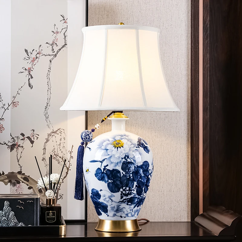 Wholesale Chinese  Blue and White Craft Ceramic Table Lamps For Living Room Hotel Bedroom