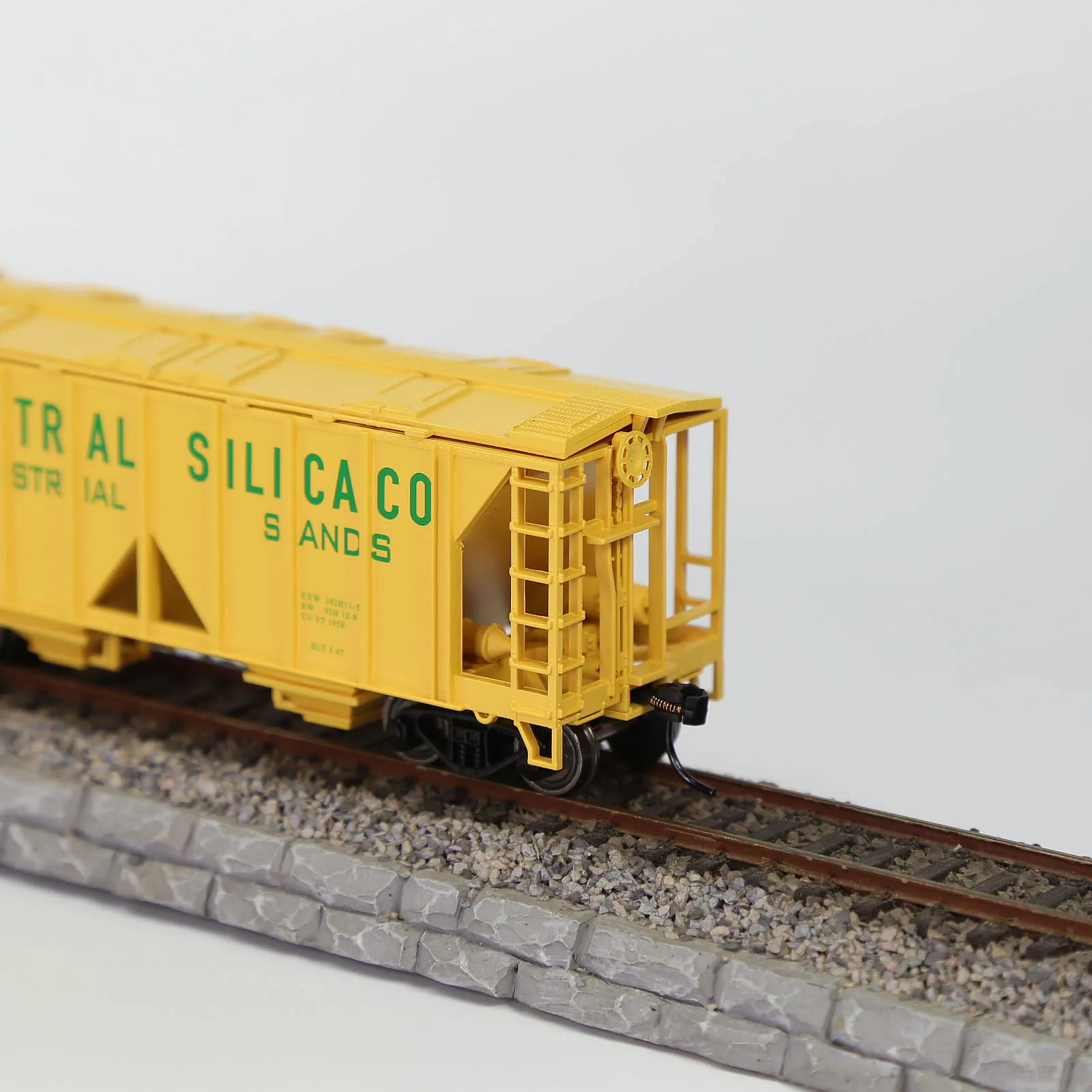 C8760 Model Railway Medium Coupler HO Scale 1:87 Train Boxcar Wagon Hopper Car