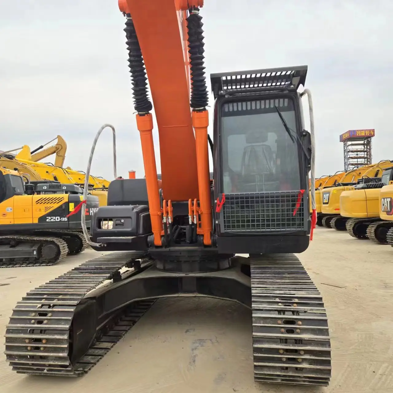 Earth Moving Machinery Heavy Construction Hitachi ZX200 Used Excavators from Japan for Sale
