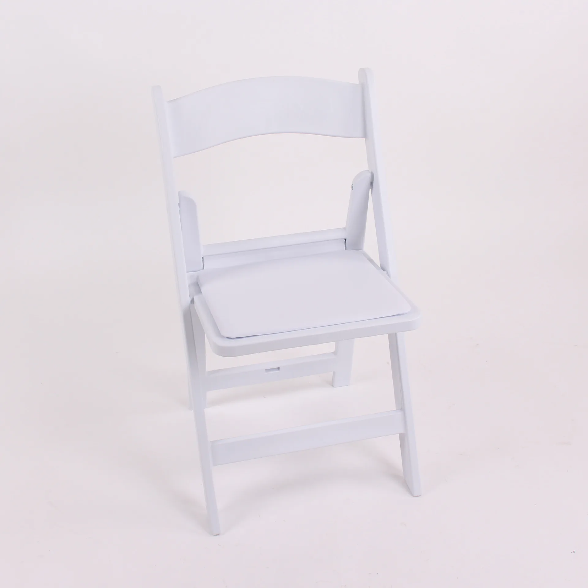 Top quality wholesale wedding event plastic wimbledon chairs white resin folding chair