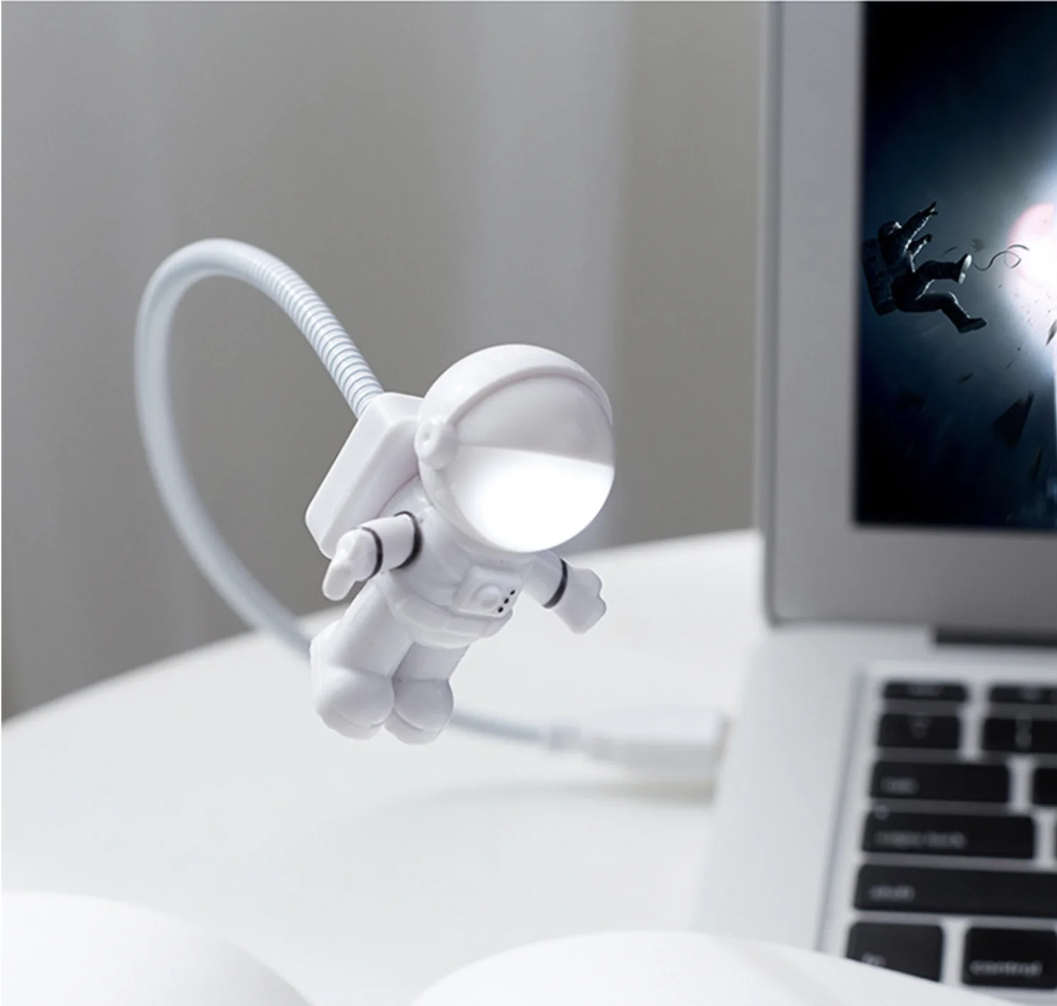 Cheapest Promotional gift Astronaut USB gadget night light with logo printing