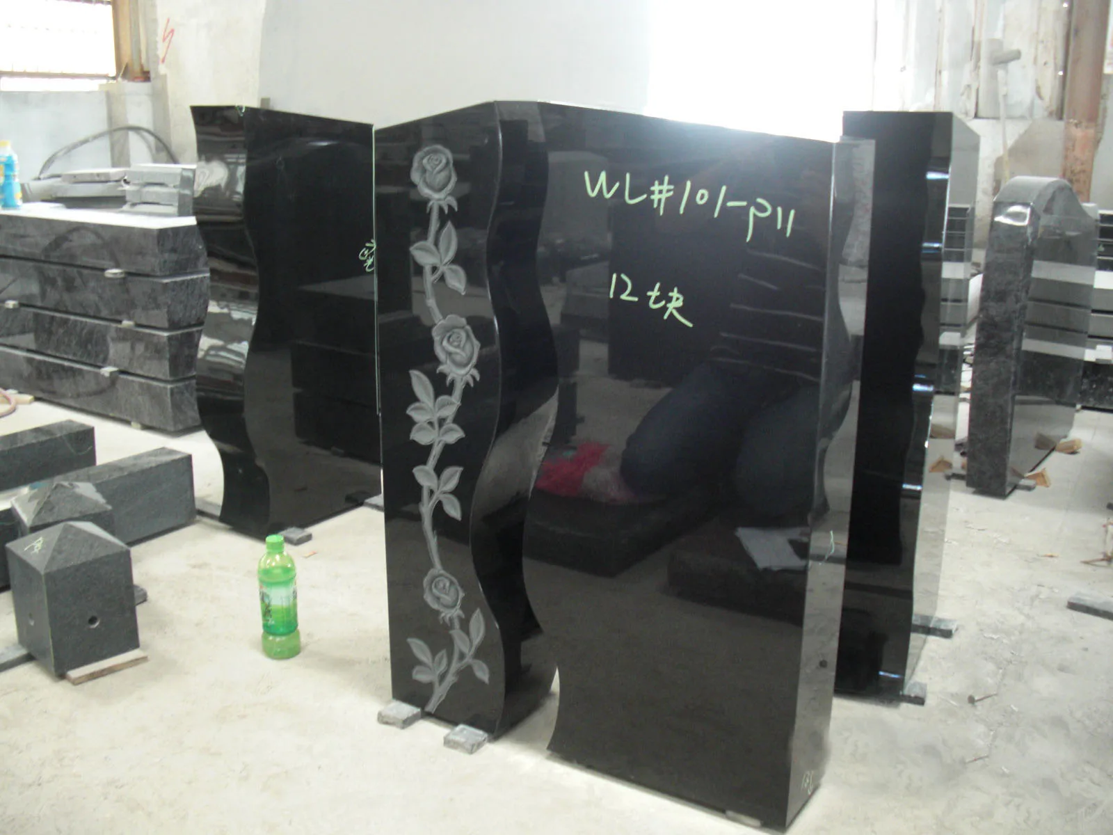 Cartoon tombstone with custom engraved picture cemetery headstone flower vase elegant headstone with flower holder