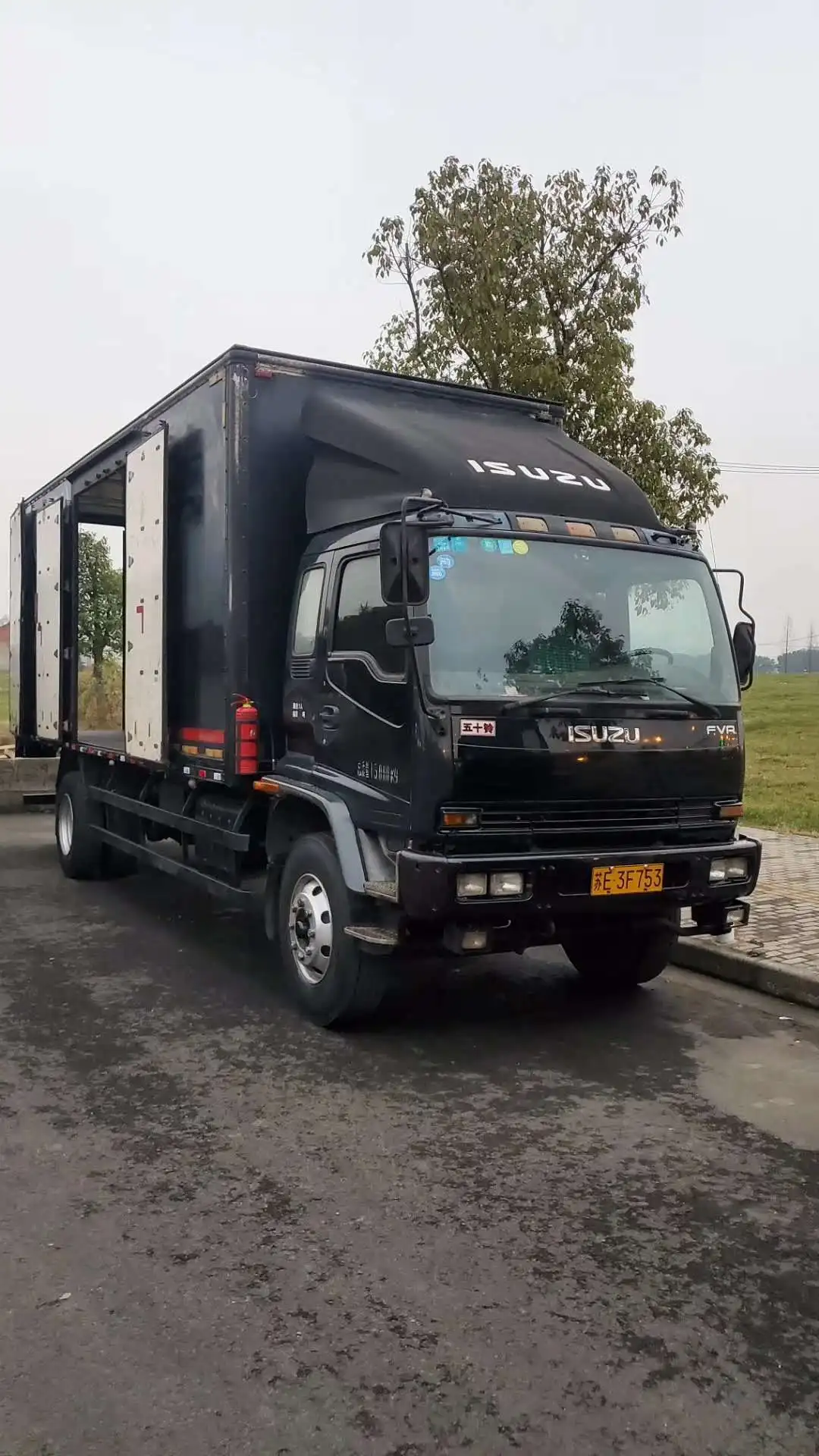  Бывший в употреблении фургон 2013 б/у ISUZU грузовик 200
