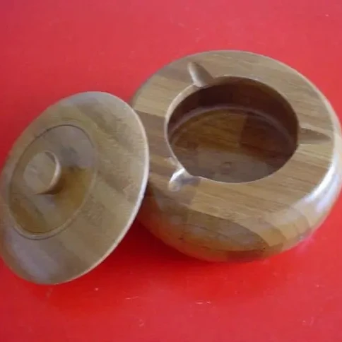 Экологически чистая разлагаемая бамбуковая деревянная пепельница может быть настроена по форме и спецификации