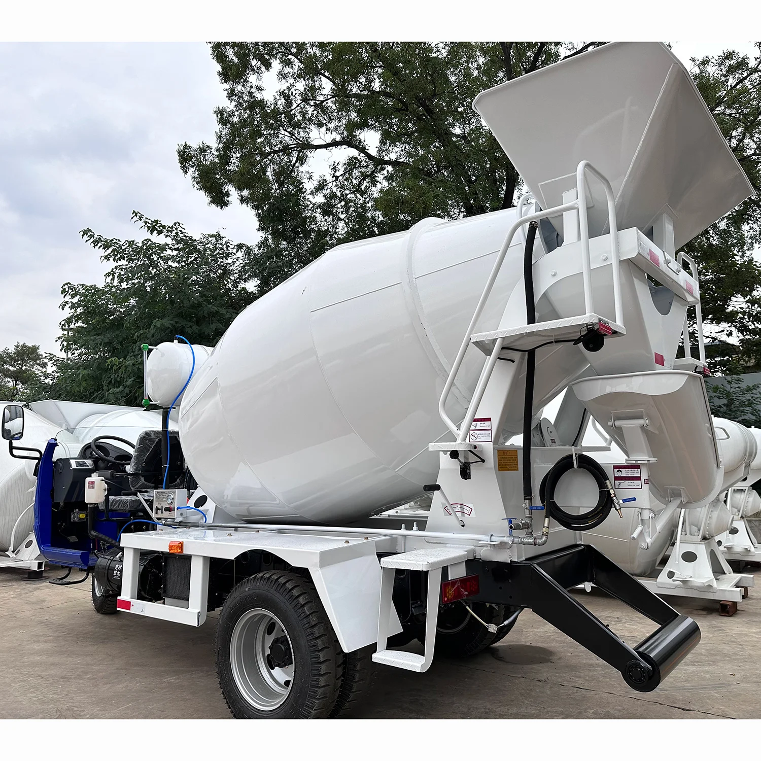 Higher Efficiency Mixer Concrete Mixer Truck Hire 2m3 3m3 4m3 5m3 6m3 Concrete Mixer Truck