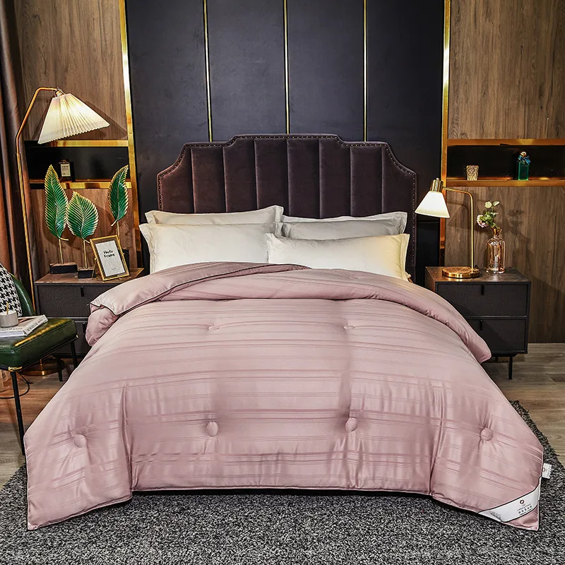 Mulberry Silk Comforter Super Thick Jacquard Quilted Embroidered Blanket for Hotel or Home Use