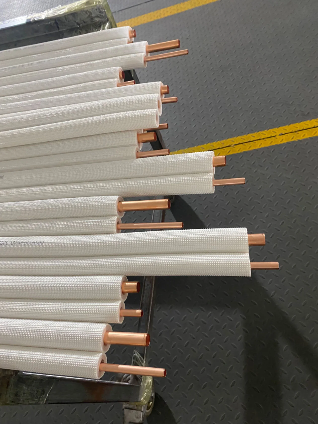 Изолированная медная трубка кондиционера HVAC сплит-катушка 1/4 3/8 предварительно изолированная труба