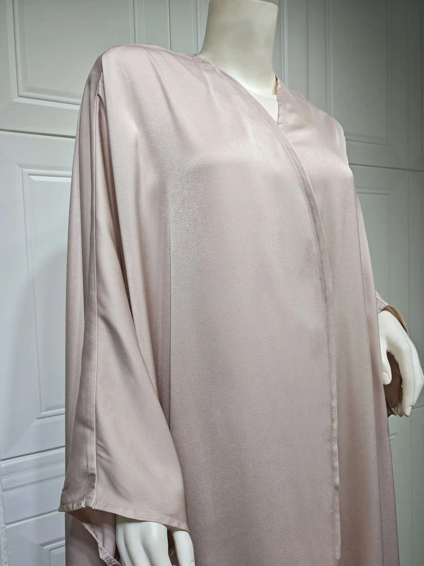 Wholesale Dubai Abaya 2024 Turkish EID Modest Islamic Clothing Elegant Bat Sleeves Satin Open Abaya Women Muslim Dress Kaftan maxi dress ladies muslim