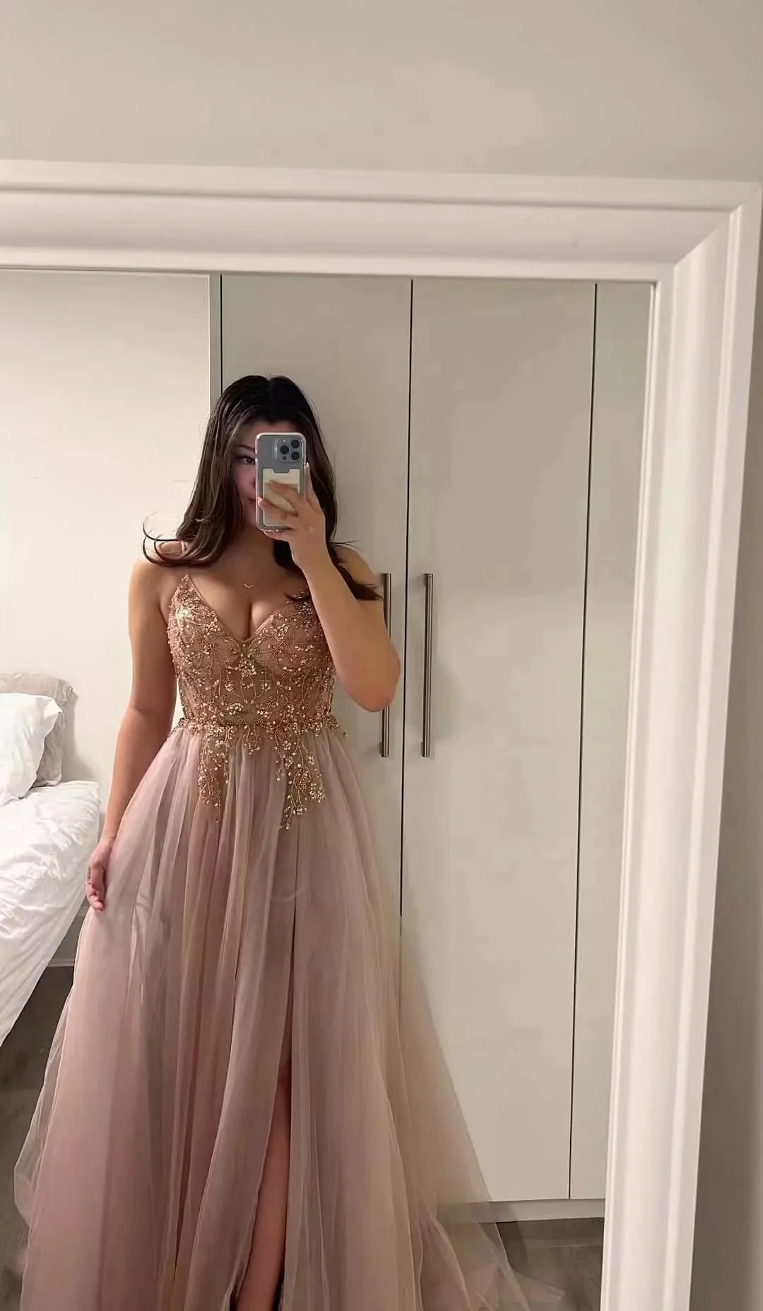 Sexy Spaghetti Straps Evening Dresses New Arrival V-Neck Rhinestones Beading Formal Prom Gowns With Slit Robe De Soiree