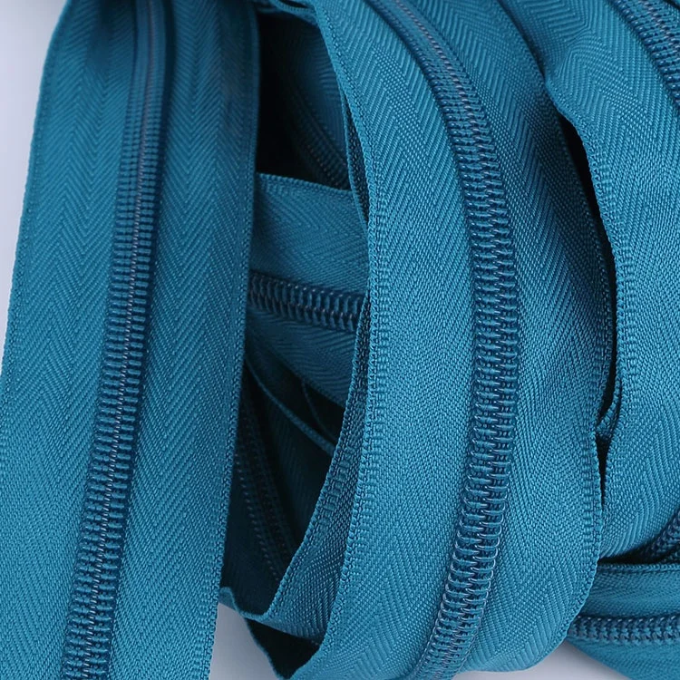 Wholesale quality 3# 5# 8# nylon coil zipper roll long chain colorful high quality luggage clothing home textile nylon zipper.