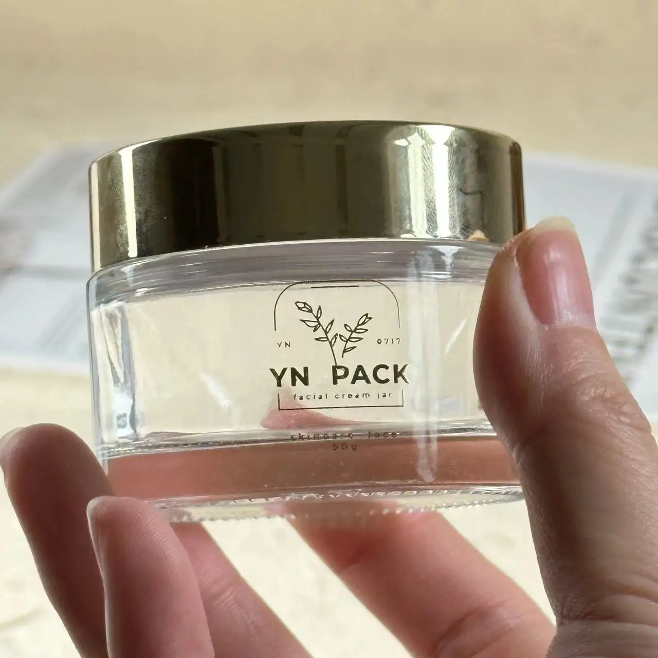 Wholesale Custom glass jars gold lids cosmetics skincare glass jar 2oz with lid