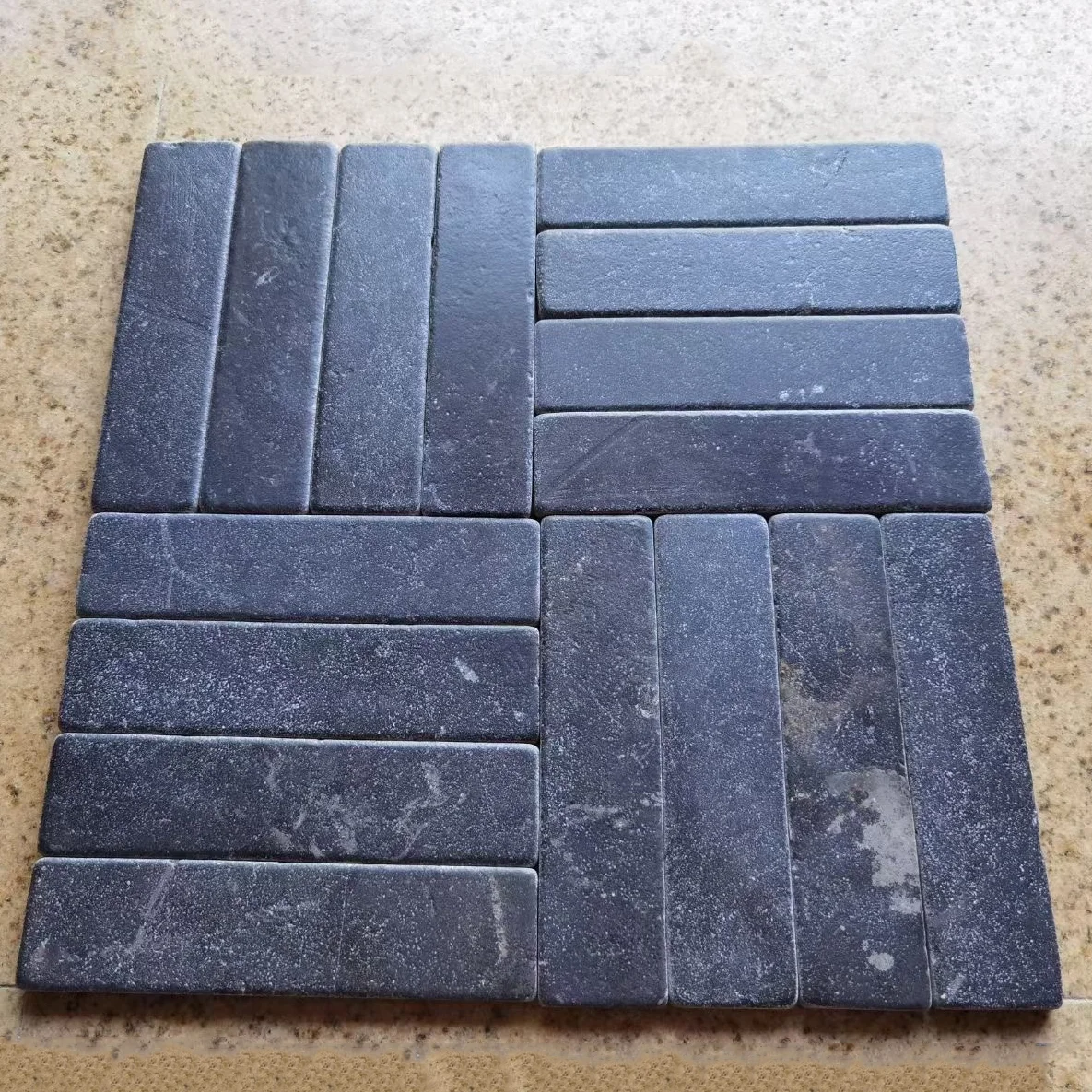 Modern Design Outdoor Patio Driveway Park Paving Stone in Black Grey Limestone Loose Paver Cobblestones Brick Tumble