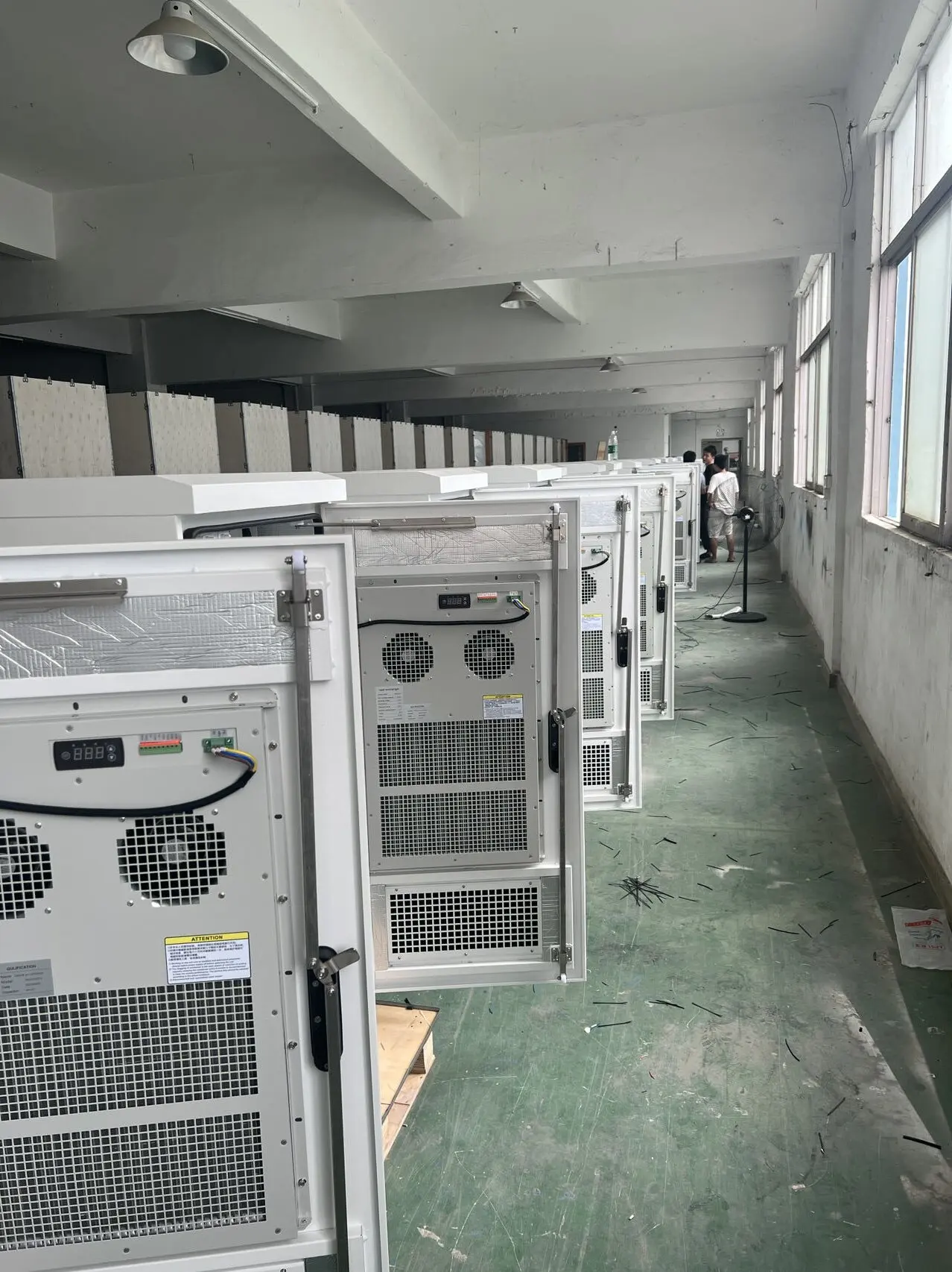 IP55 pole mounted outdoor uninterruptible power supply 1KVA 2KVA 3KVA with lithium battery UPS