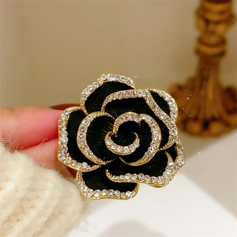 New Flower Design Diamond Camellia Brooches For Ladies Elegant Decorative Brooch Kilt Pin