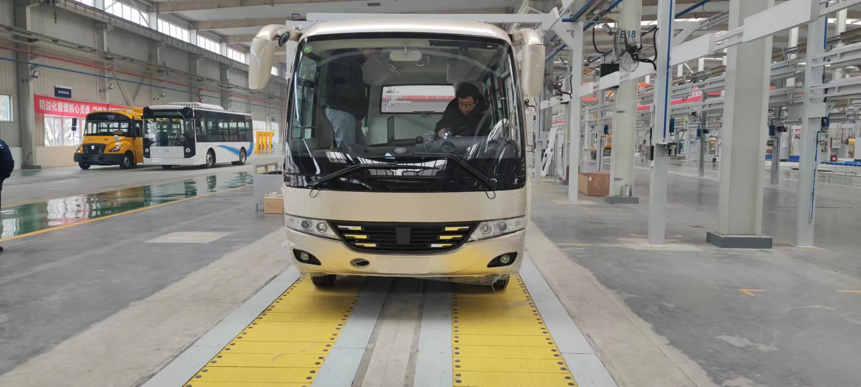 2024 Hot selling village transportation 6t & 6m Mini bus diesel bus Shaolin Huayi on sale