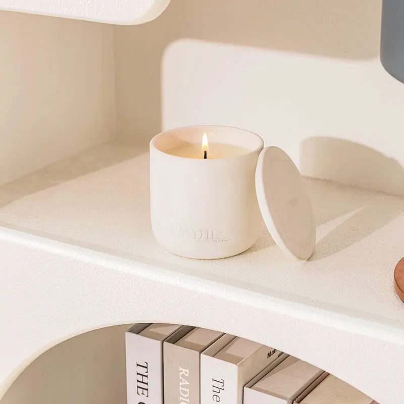 Natural Holiday Widely Used Solid Wax Ceramic Jar Scented Candle With Color Box