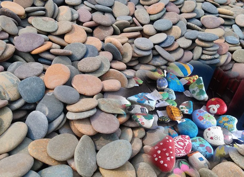 Custom packing painted raw stone Hand drawn pebbles Smooth rocks For Kids Creative Arts And Crafts Drawing