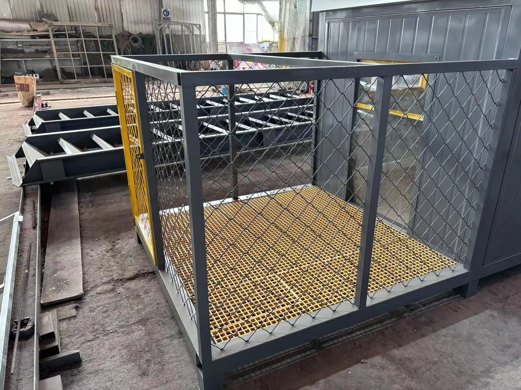 Portable Practical Prefab Steel Frame Pet Cage High-Value Customizable Foldable Mobile Home Comfortable Use As House