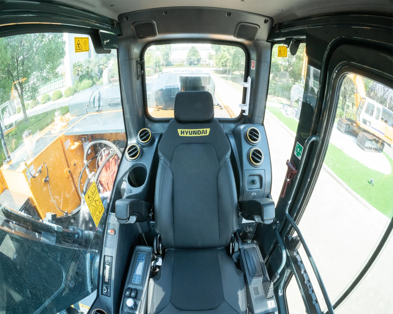 2024 NEW WHEEL EXCAVATOR 22 Ton 150 kW Excavator HW210 on SALE