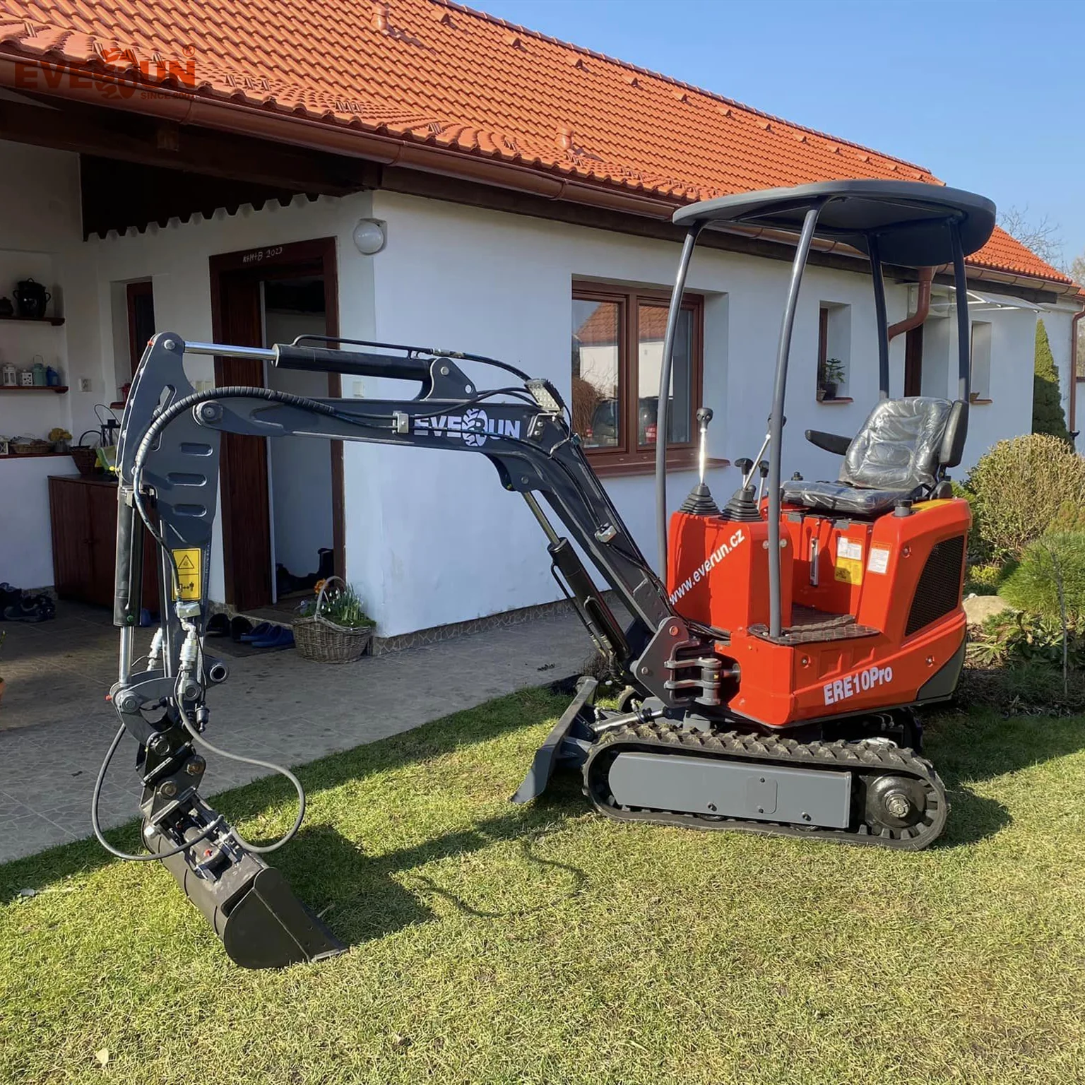 Everun Good Performance ERE10Pro 1Ton digger mini farm garden small diesel crawler mini excavator