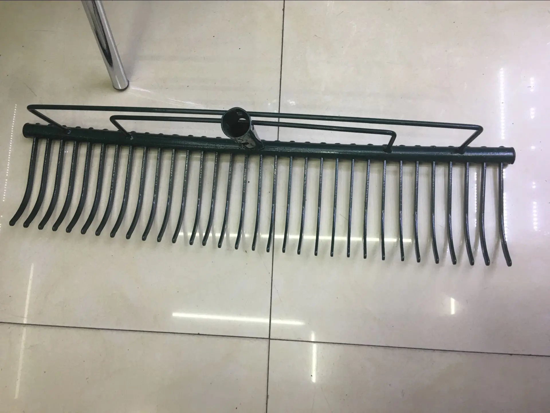 2021 year manufactuer tangshan produce steel rakes head with handle
